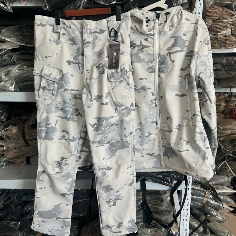 Męski taktyczny kombinezon w k – Camouflage Hunting Jacket recenzja i cena